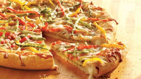 Make pizzeria-style pizza at home. It's easy when you have Bisquick® mix. Bisquick Pizza Crust, Bisquick Pizza, Fruit Pizza Crust, Cheese Pizza Recipe, Homemade Pizza Dough Easy, Fresh Pizza, Fruit Pizza Recipe, Bisquick Recipes, Easy Homemade Pizza