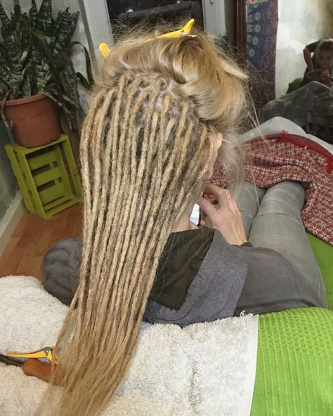 Unleash Your Creativity: DIY Hair Coloring Techniques Dreads With Extensions, Blond Dreads, Human Hair Dread Extensions, White Girl Dreads, Partial Dreads, Dread Hair Extensions, Dreads Extensions, Blonde Dreadlocks, Short Dreads