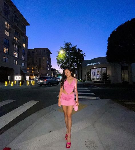 Pretty Girl Aesthetic Outfit, Night Clubbing Outfits, Pink Outfits Party, Pink Outfits Ideas, Aesthetic Clubbing, I Am Gia Set, Aesthetic Pink Outfits, Casual Club Outfits, Pink Aesthetic Fashion