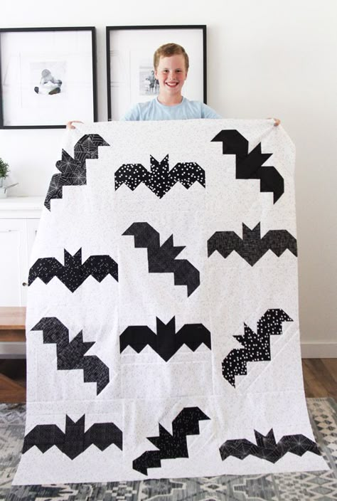 Quilt Patterns Large Blocks, Large Quilt Patterns, Bat Quilt Pattern, Spooky Quilt Patterns, Crochet Bat Blanket, Gothic Quilt, Bat Quilt Block, Bat Quilt, Ghost Quilt