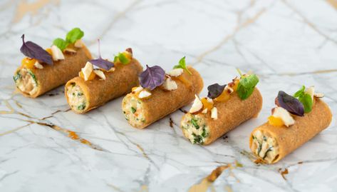 Fancy Canapes, Gourmet Bar Food, Canape Ideas Fine Dining, Modern Finger Food, Fine Dining Canapes Finger Foods, Canape Presentation, Rocket Food, Elegant Canapes, Italian Canapes