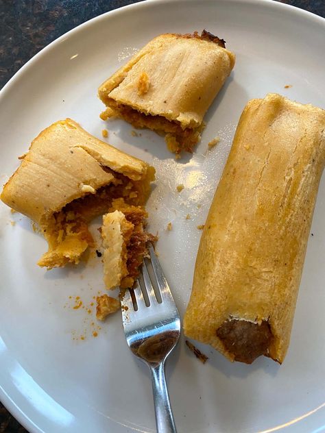 You will absolutely love making these frozen tamales in the air fryer! All you need is to put some frozen tamales in your air fryer and they will be perfectly cooked! Air Fryer Tamales, Kefta Kabob Recipe, How To Reheat Tamales, Beef Tamales, Pork Tamales, Chicken Tamales, Stuffed Grape Leaves, Pork Shoulder Roast, Air Fryer Oven Recipes