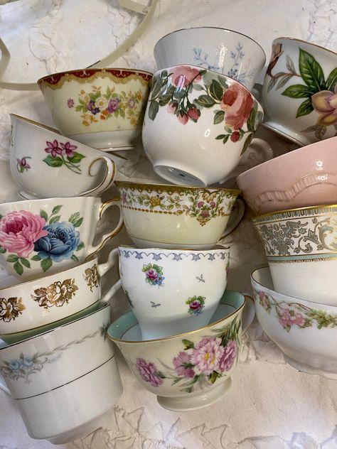 Thrifted Tea Cups, Mismatch Tea Party, Mismatched Tea Party, Thrifted Tea Party, Vintage Tea Party Decorations, Tea Cup Projects, Vintage Home Ideas, Spooky Soiree, Autumn Tea Party