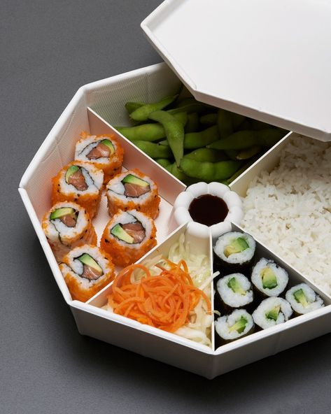 The ‘One Size’ takeaway packaging is biodegradable and modular, letting you pack an entire meal | Yanko Design Sushi Packaging Design, Bento Packaging, Sushi Packaging, Meal Packaging, Different Types Of Sushi, Food Delivery Packaging, Japanese Food Packaging, Takeaway Packaging, Takeaway Food