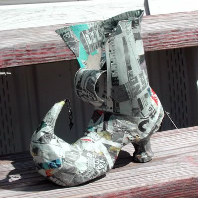 Paper mache witch boot - basic tutorial Pringles Guy, Paper Mache Witch, Making Paper Mache, Witch Shoes, Witch Boots, Paper Mache Sculpture, Paper Mache Art, Paper Mache Crafts, Halloween Deco