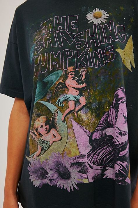 Daydreamer Smashing Pumpkins Infinite Sadness Tee Graphic Tee With Dress, Tshirt Layering Outfit, Band T Shirt Outfit, Lounge Vibes, Gothic Tees, Vintage Shirt Design, The Smashing Pumpkins, Vintage Graphic Tees, Slouchy Jeans