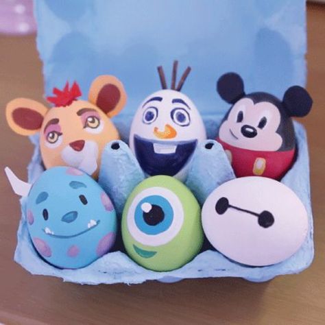 Disney Easter Eggs, Naturally Dyed Easter Eggs, Easter Eggs Kids, Easter Egg Art, Easter Napkins, Disney Easter, Easter Presents, Easter Egg Designs, Easter Egg Crafts