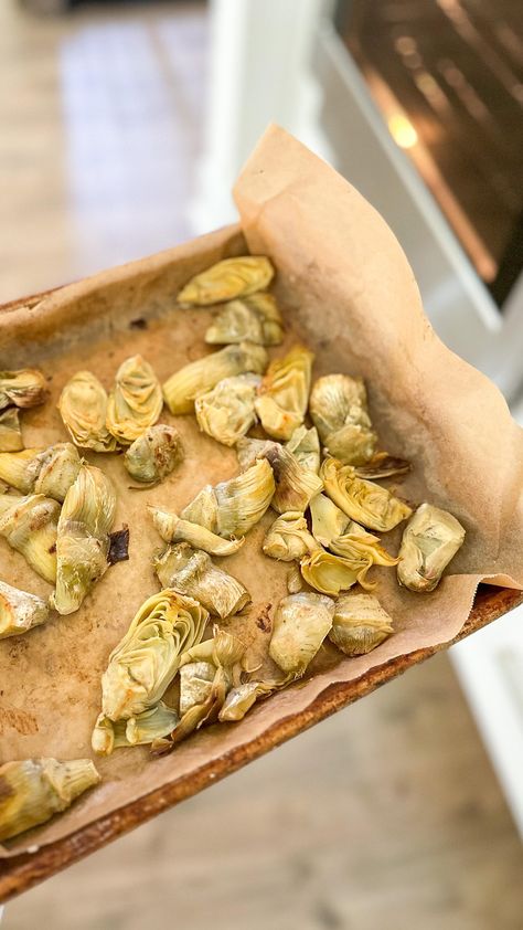 Crispy Roasted Artichoke Hearts (from frozen!) When I was browsing the frozen section at Whole Foods one day I found frozen artichoke heats (Trader Joe’s has them too apparently) — and a whole new world opened up. These are the perfect weeknight side dish as you don’t even have to defrost them before throwing into a preheated 400 degree oven for 40 minutes. Just toss with a little olive oil, salt + pepper and you’re set. Artichokes are probably one of my favorite vegetables because they’re ju Frozen Artichoke Recipes, Roasted Artichoke Hearts, Roasted Artichoke, Artichoke Recipes, Primal Kitchen, Artichoke Hearts, Trader Joe, Whole Foods, Side Dishes Easy