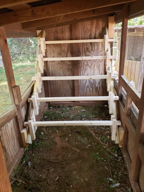 Removable /Adjustable roost bars Turkey Roost Diy, Easy Roosting Bars, Roosting Bars For Chickens Small Coop, Roost Bars In Coop, Easy Clean Roosting Bars, Roosting Bars For Chickens, Removable Roosting Bars, 2x4 Roosting Bars, Diy Pallet Chicken Roost