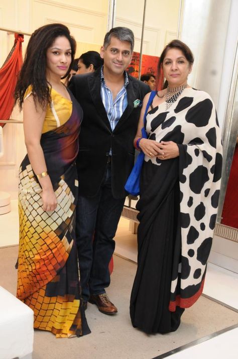 Masaba Gupta, Sanjay Kapur, Neena Gupta Neena Gupta Saree, Masaba Gupta Saree, Masaba Gupta Collection, Bathik Saree, Draping Saree, Masaba Gupta, Sari Blouses, Neena Gupta, Sleeveless Blouse Designs