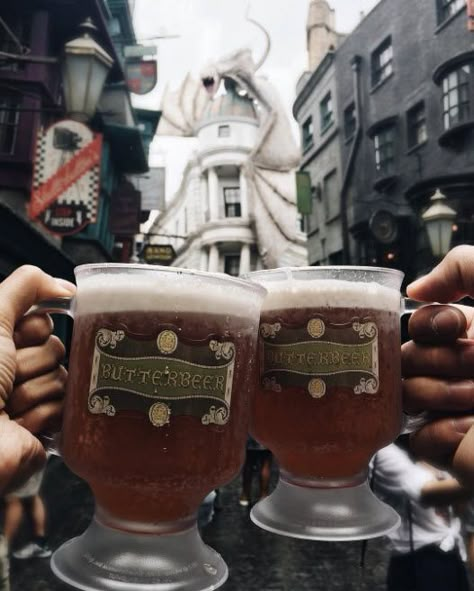 Anyone fancy a Butterbeer? (IG Cred: @ cintacii) Glume Harry Potter, Gryffindor Aesthetic, Harry Potter Wall, Disneyland Pictures, Disneyland (paris), Images Harry Potter, Hogwarts Aesthetic, Diagon Alley, Harry Potter Pictures