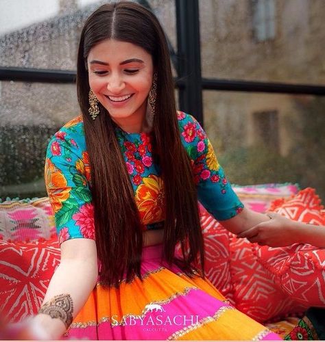 Anushka lehanga Mehendi Dress, Mehandi Outfits, Virat Kohli And Anushka, Mehndi Outfit, Virat And Anushka, Mehendi Outfit, Mehndi Dress, Mehendi Outfits, Mehndi Ceremony