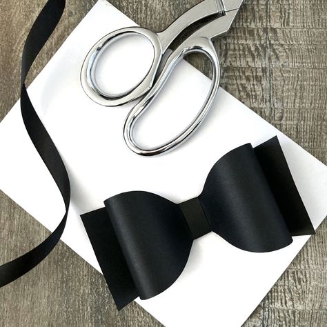 Bow Tie Gift Wrap, Paper Bow Tie Diy, Paper Bowtie Diy, How To Make A Paper Bow Tie, How To Make A Bow Tie For Men, Diy Bow Tie For Men, How To Make A Bow Tie, Bow From Paper, How To Make A Bowtie