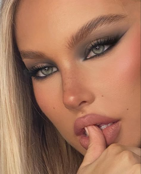 Ball Makeup, Prom Eye Makeup, Formal Makeup, Smink Inspiration, Glam Makeup Look, Makijaż Smokey Eye, Makeup Eye Looks, Glamour Makeup, Long Blonde