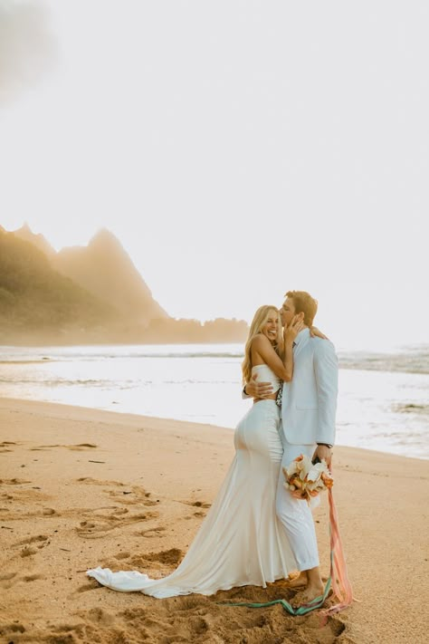 kauai hawaii north shore elopement Tunnel beach daughters off simone kauai Wedding hair Wild and unwritten bixby  pine megs marvels california Wedding photographer Beach Wedding Pics, Pre Wedding Praia, Couples Beach Photography, Kauai Wedding, Hawaii Elopement, Hawaii Photographer, Pose Fotografi, Beach Wedding Photography, Beach Wedding Photos