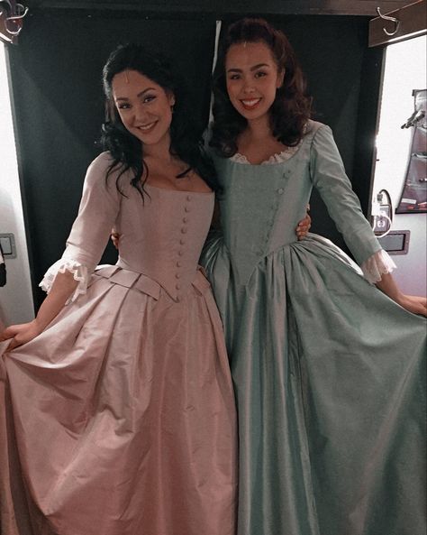 Hamilton Dresses, Hamilton Pictures, Hamilton Jokes, Schuyler Sisters, Queen Art, Historical Dresses, Inspired Fashion, Romeo And Juliet, Fantasy Fashion