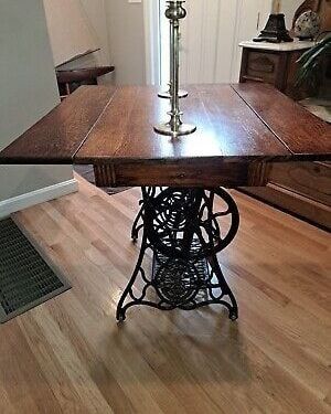 Old Door Table Top, Repurposed Sewing Machine Cabinet, Treadle Sewing Machine Ideas Repurposed, Vintage Sewing Machine Repurposed, Old Sewing Machine Table Repurposed, Vintage Sewing Machine Table, Sewing Base, Old Sewing Machine Table, Sewing Table Repurpose