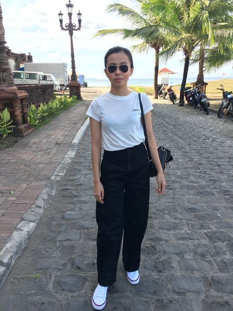 Dress Pants With Sneakers, White Sandals Outfit, Flare Dress Pants, Black Flare Pants, Sandals Outfit, Black Flare, Pants White, White Sandals, Sneakers Outfit