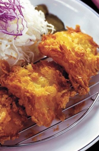 Fried Chicken With Flour, Nashville Hot Chicken Recipe, Fried Breaded Chicken, Brine Chicken Breast, Fried Chicken Breast Recipe, Hot Chicken Recipe, Good Fried Chicken, Pan Fried Chicken Breast, Frying Chicken