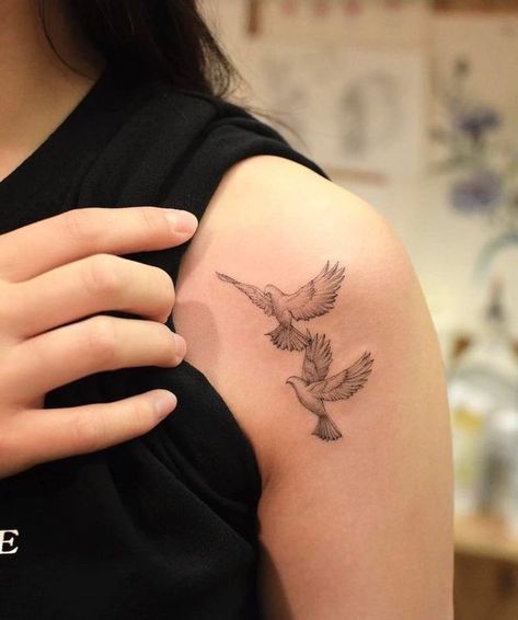 Dove Tattoo Ideas, White Dove Tattoos, Small Dove Tattoos, Shoulder Tattoos For Females, Pigeon Tattoo, Front Shoulder Tattoos, Dove Tattoo Design, Tato Minimal, Dove Tattoos