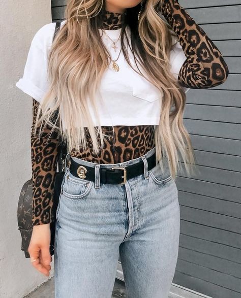 Cute Bartender Outfit Casual, Edgy Outfits Concert, Midsize Curvy Fashion, Summer Outfits For Concerts, Metalica Concert Outfits, Edgy Hairstylist Outfits, Punk Mom Aesthetic, Sheer Undershirt Long Sleeve Outfit, Home Dinner Party Outfit