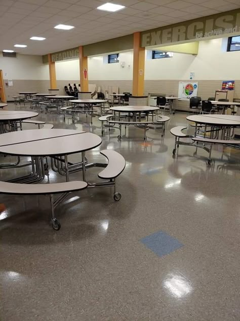 American School Classroom, American High School Aesthetic Classroom, American Cafeteria, High School Cafeteria Aesthetic, Big Cafeteria, Cafeteria Aesthetic School, Boarding School Cafeteria, Cafeteria Design School, School Cafeteria Aesthetic