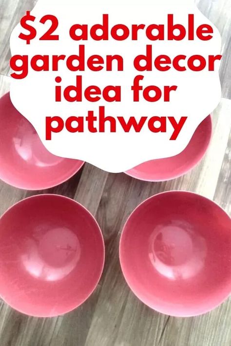 Quick Inexpensive garden decoration idea. Easy diy garden ideas on a budget. Easy diy garden crafts. Learn how to make a creative diy garden mushroom with repurposed bowls. Small Garden Decoration, Easy Diy Garden Ideas, Diy Garden Decorations, Cheap Ornaments, Garden Diy On A Budget, Homemade Garden, Yard Art Crafts, Cute Garden, Mushroom Crafts