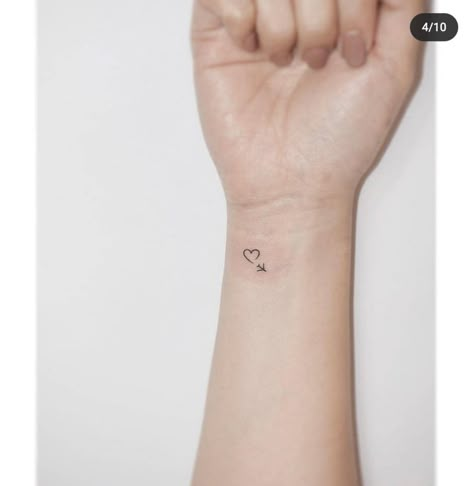 Interrailing Tattoo, Tiny Aeroplane Tattoo, Aviation Tattoo Women, Just Go Tattoo, Travel Themed Tattoos, Minimalist Travel Tattoo, Aviation Tattoo, Heart Tattoo On Finger, Plane Tattoo