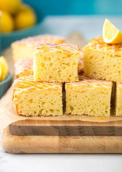 This Italian lemon ricotta cake recipe is soft and spongy, made with simple ingredients and without butter or oil! Italian Lemon Ricotta Cake, Lemon Ricotta Cake Recipes, Ricotta Cake Recipes, Lemon Ricotta Cake, Lemon Treats, Italian Meals, Springform Pan Cake, Italian Recipes Dessert, Italian Pastries