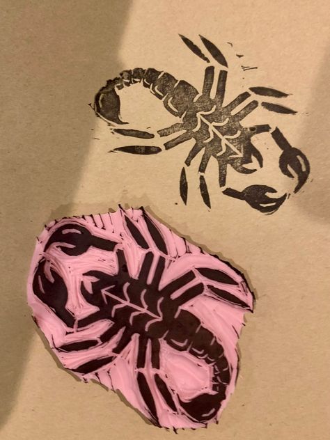 block print diy wrapping paper hand carved rubber block art idea inspo scorpion art Scorpion Linocut, Linocut Art Simple, Block Printing Ideas, Rory Birthday, Sgraffito Ideas, Scorpion Art, Lino Ideas, Linocut Printing, Linocut Design