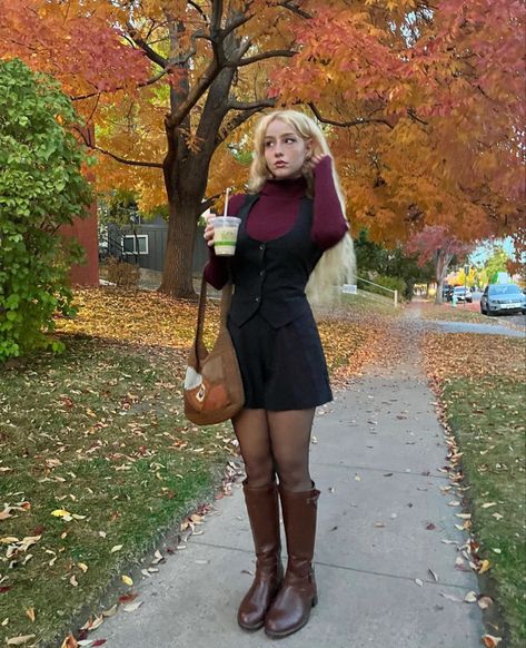 ig: anaarrants 2014 Fall Outfits, 2014 Fall Aesthetic, Winter Outfit Inspo 2024, Down Town Outfits, Decade Outfits, Fall Aesthetic Outfits, Fall Outfit Aesthetic, Winter Grunge, Fashion Fails