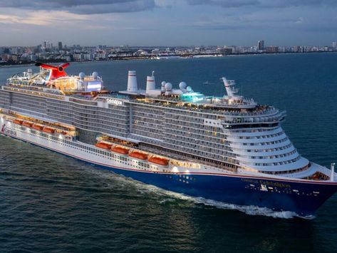 Carnival Cruise Line shares a tip and a warning with passengers - NewsBreak Carnival Cruise Ships, Top Cruise, New Passport, Family Beach Trip, Paris Travel Guide, Carnival Cruise Line, Travel Club, Cruise Port, Carnival Cruise