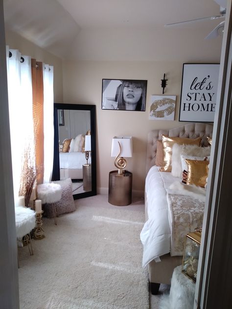 Bedroom Decor Inspiration Glam, White Gold And Silver Bedroom Ideas, White And Gold Glam Bedroom, White And Gold Home Decor Living Room, Silver And Gold Room Decor, White And Gold Room Decor Bedroom, White Gold And Grey Bedroom, White Grey And Gold Bedroom, Silver And Gold Bedroom Decor