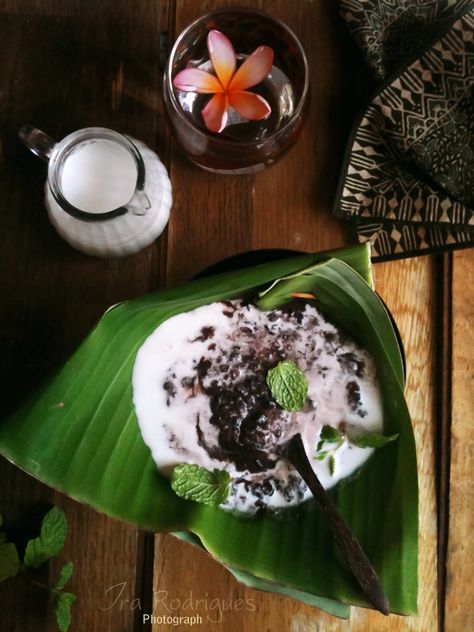 Cooking Tackle Black Rice Pudding, Indonesian Desserts, Indonesian Cuisine, Singapore Food, Thai Dessert, Food Photography Tips, Black Rice, Dessert Cake, Asian Desserts