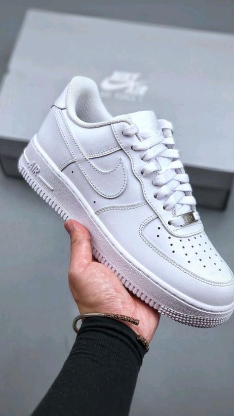 Nike Air Forced, Nike Air White Shoes, Air Force 1 White Aesthetic, Nike Air Force 1 Low White, Nike Airforce Shoes, Nike Low Top Shoes, White Shoes Air Force, Shoes Instead Of Af1, Nike Shoes Af1