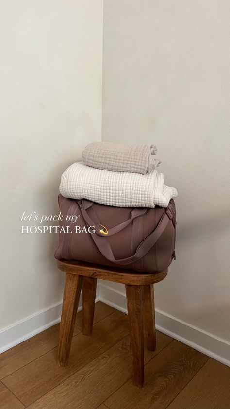 Simplified hospital packing list organization for our upcoming stay! Hospital Outfit For Mom, Going Home Outfit For Mom, Home From Hospital Outfit, Hospital Packing List, Hospital Bag List, List Organization, Bre Sheppard, My Hospital Bag, Influencer Lifestyle