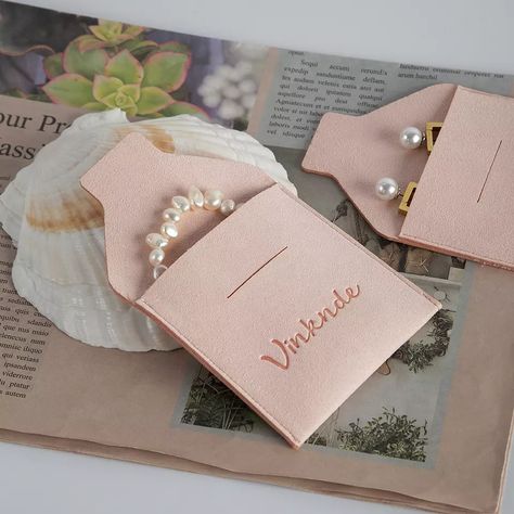 Bracelet Gift Box Ideas, Necklace Packaging Ideas, Jewelry Business Packaging, Jewel Packaging, Bracelet Gift Packaging, Jewelry Packaging Ideas, Necklace Gift Packaging, Bracelet Logo, Custom Jewelry Packaging