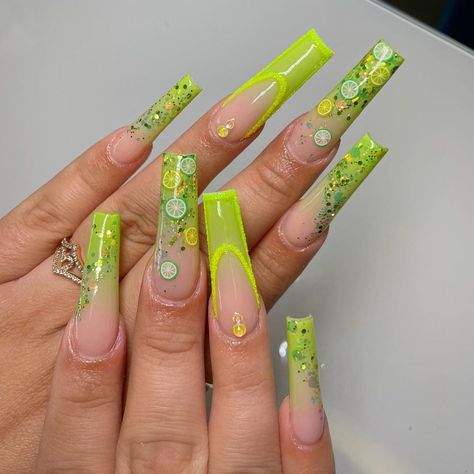 Lemon And Lime Nails, Lemon Green Nails, Acrylic Nail Fall, Latest Nail Trends 2022, Nail Lemon, Lemon Nails Designs, Nail Design White, Lime Nails, Nail Halloween