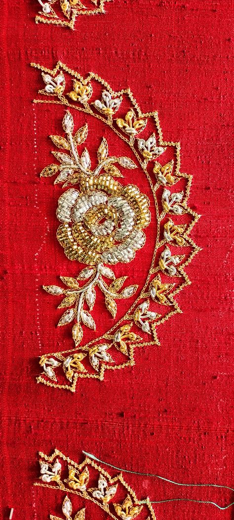 Dress Maggam Work Designs, Gold Work Embroidery, Maggam Work Designs, Aari Blouse, Traditional Blouse Designs, Hand Beaded Embroidery, Maggam Works, Cutwork Blouse Designs, Simple Embroidery Designs