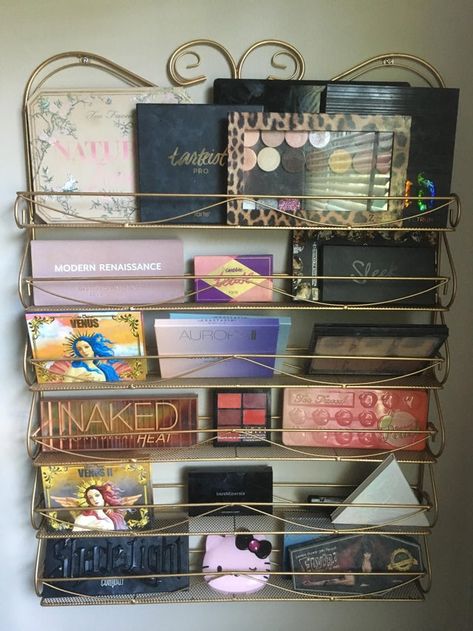 Eyeshadow Palette Organization, Makeup Storage Diy, Eyeshadow Diy, Makeup Palette Storage, Eyeshadow Palette Storage, Hair Storage, Makeup Organization Ideas, Clean Organization, Makeup Palette Organization