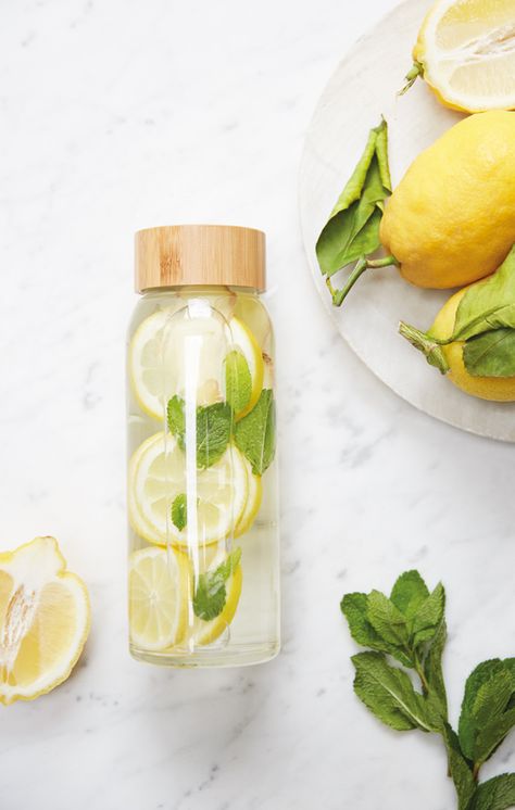 CITRUS, MINT AND GINGER DETOX WATER Refresh your body with a revitalising zesty burst DIRECTIONS 1. Slice 1 large lemon, removing the pips. 2. Peel a thumb-sized piece of ginger and finely slice. 3. Fill a drinking bottle with fresh water. Add the lemon, ginger and a handful mint leaves. Leave to infuse for at least 20 minutes. Refill 2-3 times as required. Ginger Detox Water, Ginger Detox, Lemon And Mint, Things To Do In Boston, To Do In Boston, Boston Things To Do, Hand Creams, Lemon Ginger, Crabtree & Evelyn