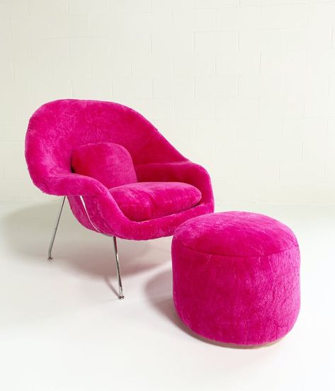 Eero Saarinen Bespoke Womb Chair and Pouf Ottoman in Patagonia Shearling, 20th Century Patagonia Shearling, Dyed Find more on my Instagram at @zuta_gauze Knoll Womb Chair, Saarinen Womb Chair, Womb Chair, Ottoman Design, Eero Saarinen, Modern Lounge Chairs, Modern Lounge, Pouf Ottoman, Black Legs