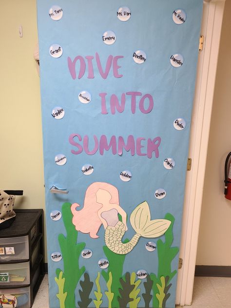 Summer classroom door/ocean door theme Summer Door Ideas, Door Decorations School, Summer Classroom Door, Door Classroom, Summer Door Decorations, Beach Door, School Door Decorations, Summer Camp Activities, Camp Activities