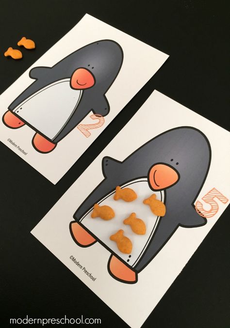 Free printable penguin counting number mats for winter in preschool and kindergarten Feed The Penguin, Polar Animals Preschool, Penguin Preschool, Arctic Animals Preschool, Counting Mats, Penguin Activities, Penguin Theme, Winter Classroom, Polar Animals