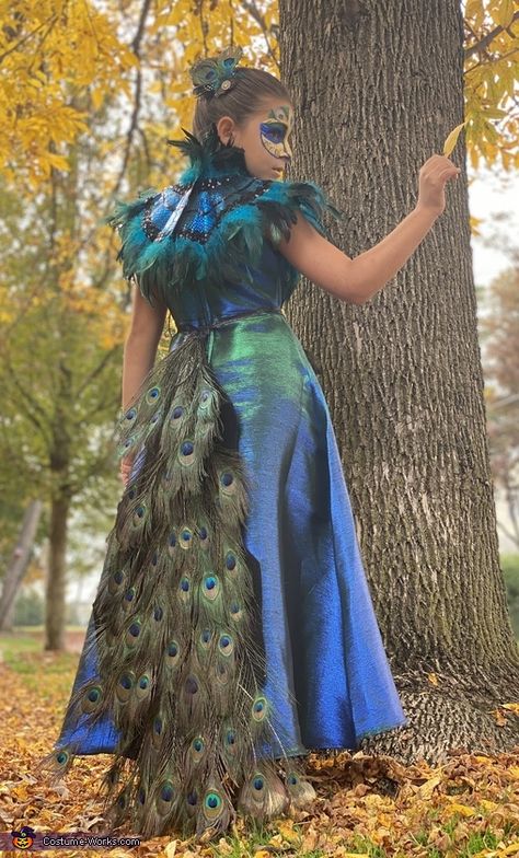 Diy Peacock Tail, Peacock Fancy Dress, Peacock Clothes, Girls Peacock Costume, Peacock Dresses, Peacock Outfit, Peacock Costume Diy, Peacock Halloween Costume, Peacock Halloween