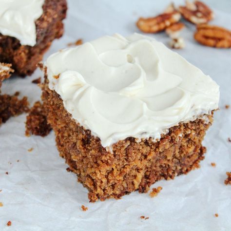 Gluten Free Banana Cake, Spice Cake Recipe, Maple Cream Cheese Frosting, Maple Cream Cheese, Spice Cake Recipes, Maple Cream, Gluten Free Banana, Traditional Cakes, Unsweetened Applesauce