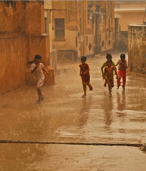 Playing In The Rain, Amazing India, Flipagram Instagram, Goa India, Desi Aesthetic, Varanasi, South Asia, Incredible India, India Travel