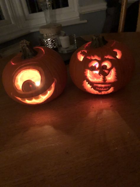 Mike Wazowski and Sulley - Monsters Inc. inspired pumpkins 🎃 Pumpkin Disney Ideas, Mike And Sully Pumpkin Carving, Pumpkin Carving Ideas Monsters Inc, Pumpkin Carving Monsters Inc, Mike And Sully Pumpkin, Monster Inc Pumpkin, Mike Wazowski Pumpkin Carving, Sully Pumpkin Carving, Monsters Inc Pumpkin Carving