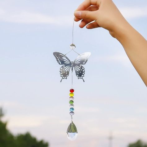 DECORATE ANY INDOOR AND OUTDOOR SPACES: You can use these elaborate prisms both indoors and outdoors. So feel free to hang them on your curtains, chandeliers, windows, walls,plants,or car. Healing Decor, Suncatcher Diy, Butterfly Suncatcher, Butterfly Crystal, Butterfly Ornaments, Metal Butterfly, Rainbow Maker, Healing Crystal Jewelry, Christmas Tree Decor