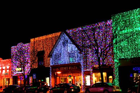 In downtown Rochester Hills, Michigan, at  Christmastime the town decorates it's buildings with solid lights. It is such a beautiful sight to behold! Rochester Hills Michigan, Michigan Christmas, Rochester Michigan, Christmas Photograph, Best Christmas Lights, Blue Turtle, Mormon Temple, State Of Michigan, Northern Michigan